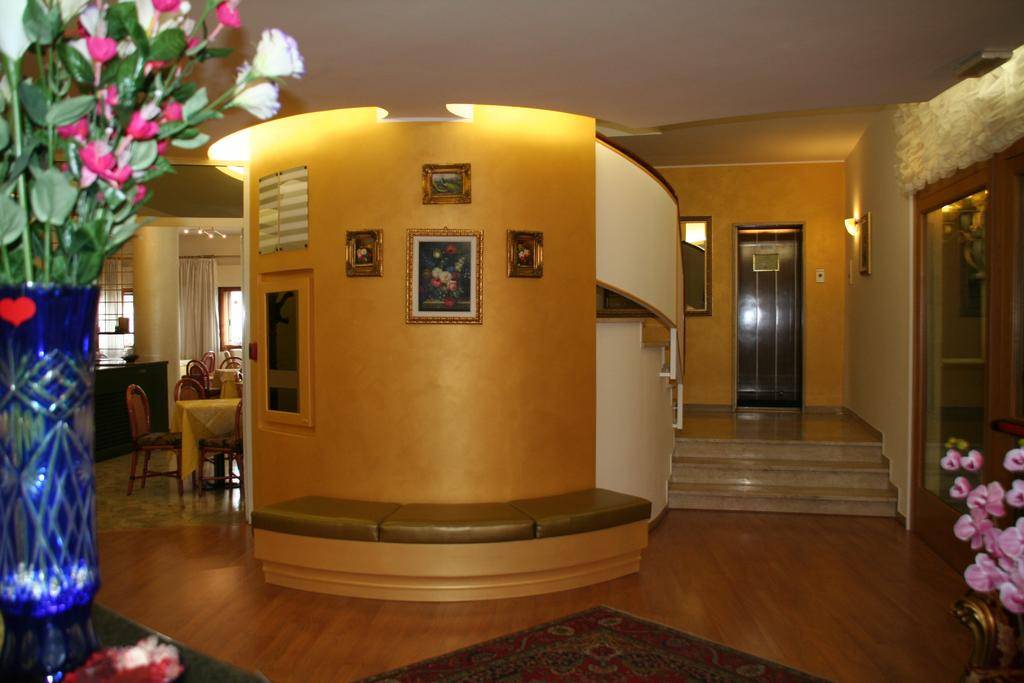 hall1-1024x683